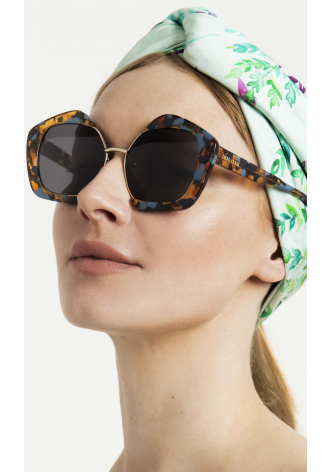 Okulary przeciwsłoneczne w oprawkach we wzór przypominający panterkę