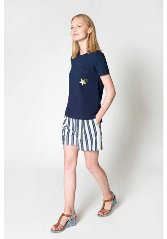 Granatowy, bawełniany t-shirt  z krótkim rękawem z kieszonką i ozodbnymi gwiazdkami