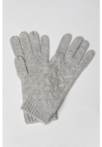 Szare, dzianinowe rękawiczki ze splotem warkoczowym, można kompletować z komino-czapką i mitenkami z tej samej linii