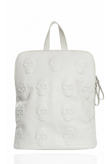 Biała torba-plecak z tłoczonym motywem czaszek
